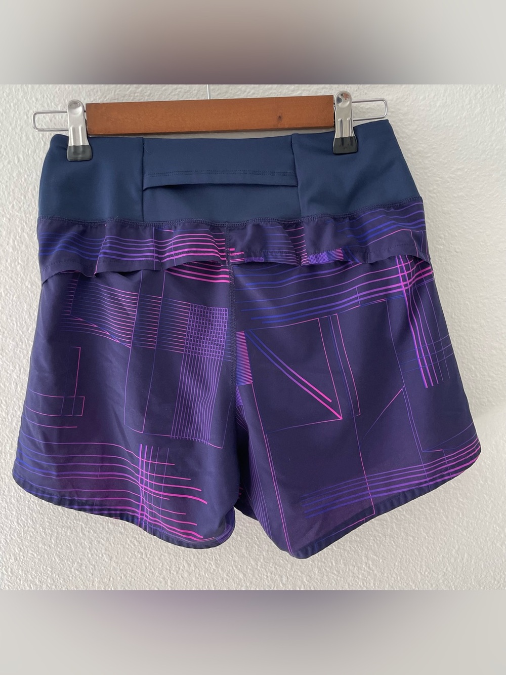 BROOKS Running Chaser Shorts Athletic Dark Blue / Purple / Pink Women's Size XS - Picture 2 of 7